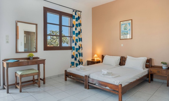 Paloi Apartment | Studio Apartment 'Frantzis 3' with Sea View, Wi-Fi and Air Conditioning