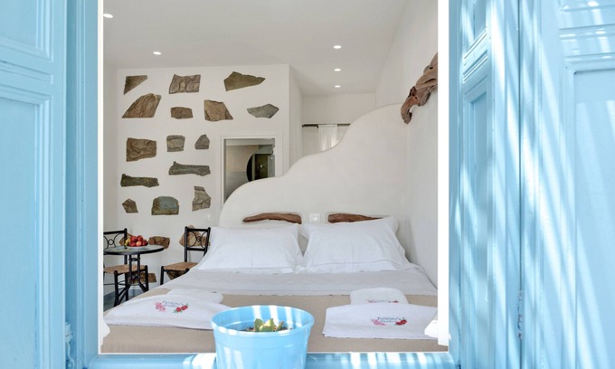 Amorgos Town Apartment | Studio Apartment 'Politimi's N2' with Mountain View, Wi-Fi and Air Conditioning