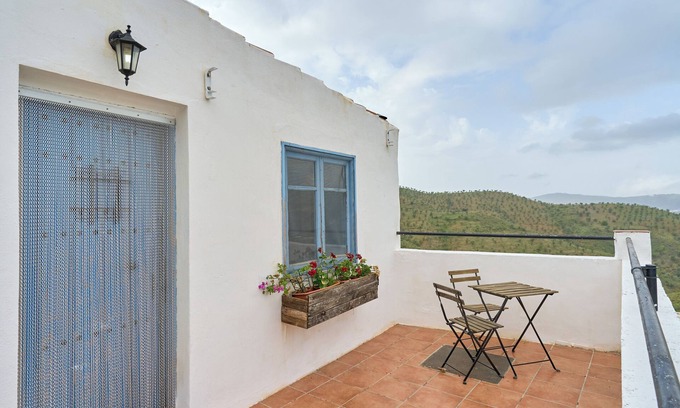 Rubite Apartment | Studio Apartment 'The Vine' with Mountain View, Shared Pool and Wi-Fi