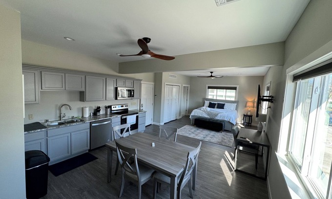 Northpoint Apartment | Studio apt w/laundry + parking