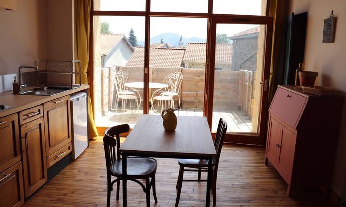 Saint-Laurent-de-Neste Apartment | Studio Cosy + Balcon Avec vue sur les Pyrénées !