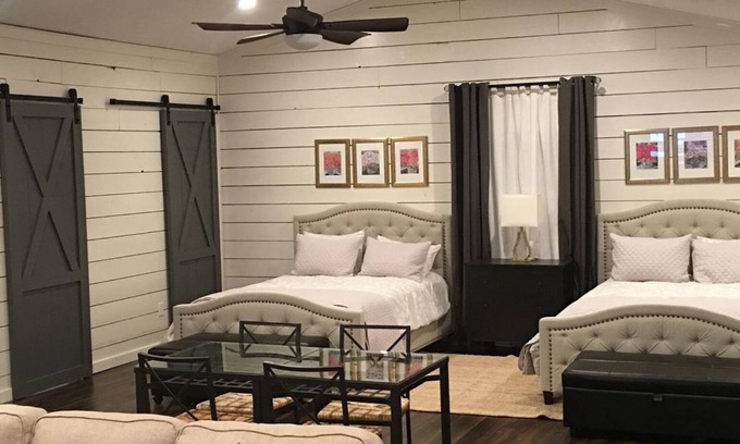 Ellendale Apartment | Studio Cottage in the heart of Memphis