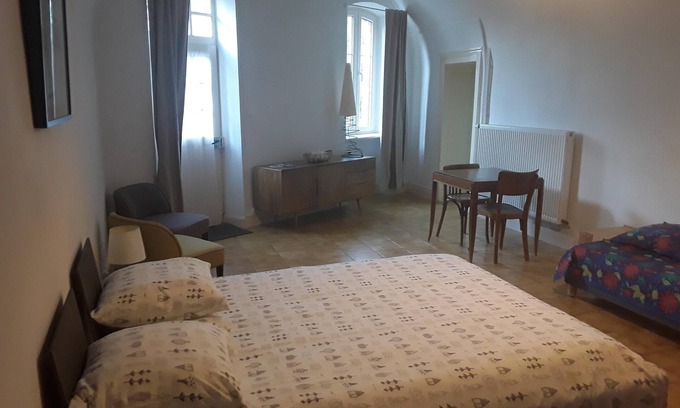 Basse-Rentgen Apartment | Studio de 35m2 Dans le Corps de Ferme du Château, Avec Accès au Parc de 100ha