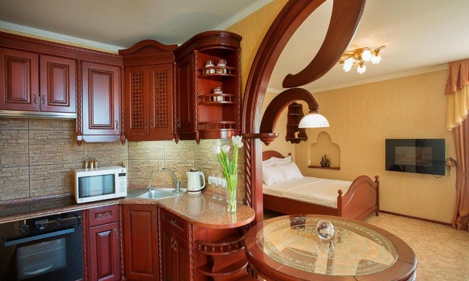 Zarichnyi District Apartment | Studio De Luxe with Jacuzzi