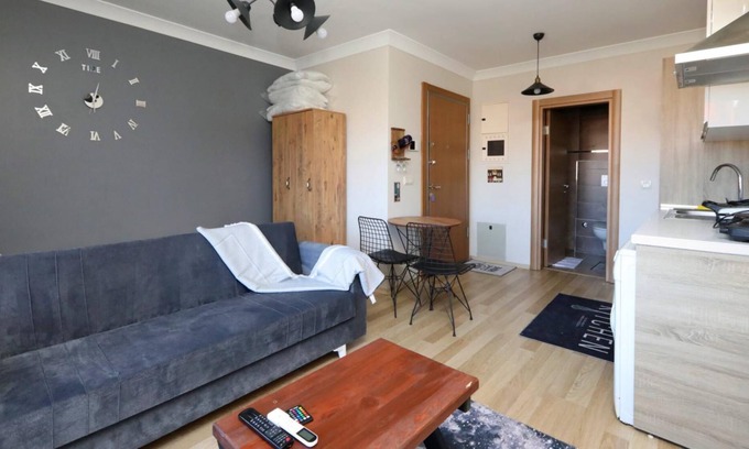 Pendik Apartment | Studio Flat with Shared Pool near Sabiha Gokcen