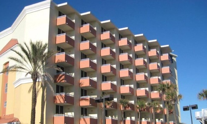 Bostroms House | STUDIO FOR 2~ BEACH FRONT RESORT~AMAZING VIEWS~PIER FISHING BOATING POOLS & MORE