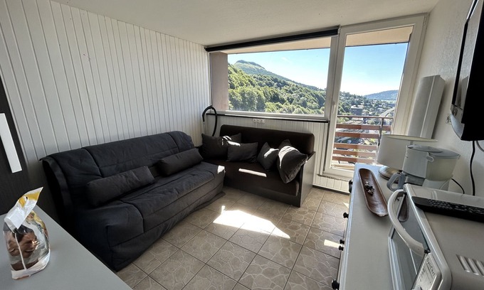 Besse-et-Saint-Anastaise Apartment | STUDIO CABINE AU PIED DES PISTES 144TB