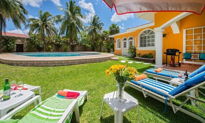 Alfredo V. Bonfil Apartment | Studio Gardenias at Villa flores