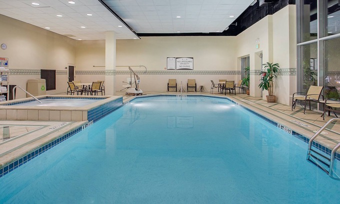 Downtown Chattanooga Apartment | Studio in Downtown Chattanooga | Free Breakfast, Pool + Hot Tub Access