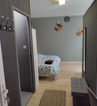 Le Cateau-Cambresis Apartment | Studio indépendant accès direct autonome.