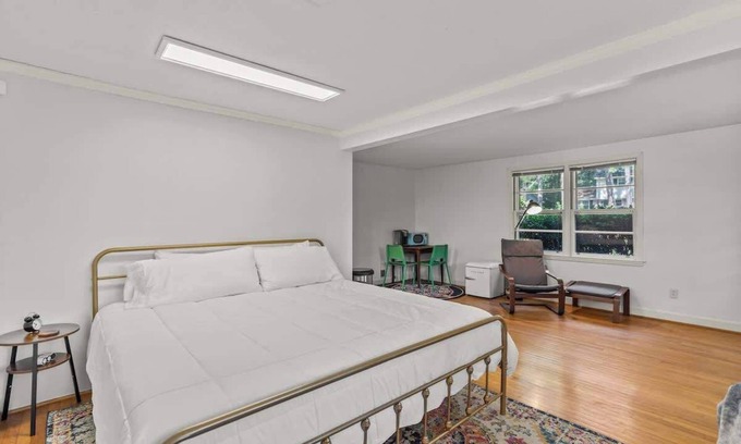 Forest Acres House | Studio, King, Fast Wi-Fi, Ring Camera, Smart TV