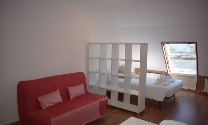 Portomarin Apartment | Studio Penthouse La Casa de Manuel, is located in Portomarín, 22km from Sarria.