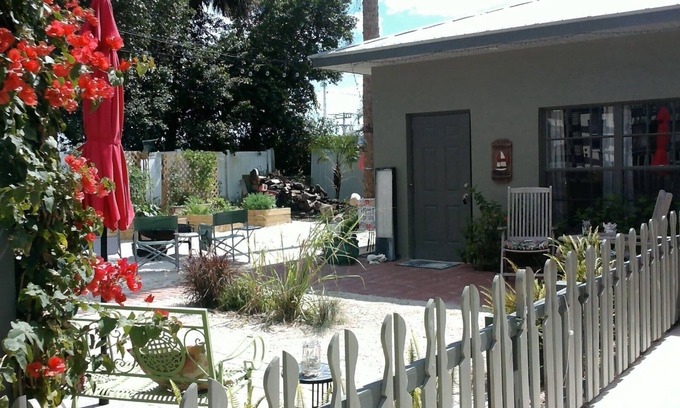 Arcadia Historic District House | Studio room on an historic property near the historic downtown