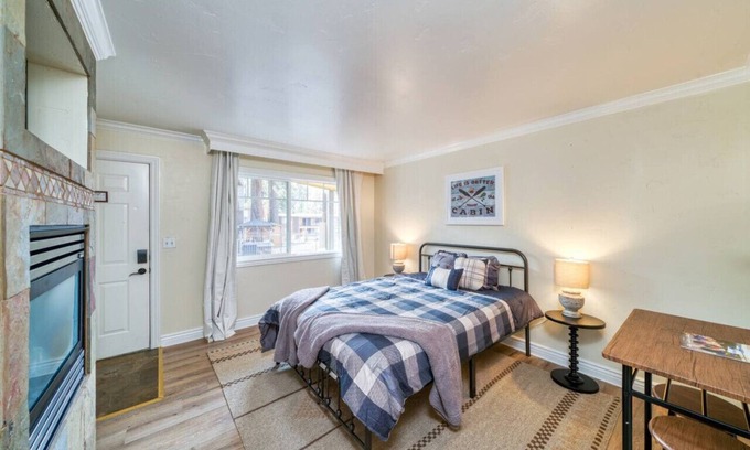 Lakeside Park Cabin | Studio room only a short walk from all of Stateline`s top attractions!