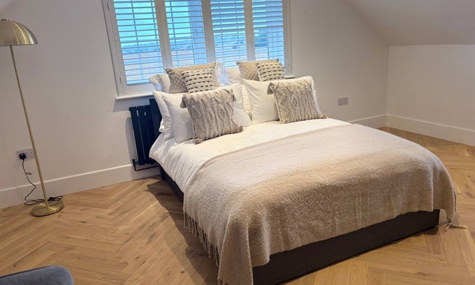 Tenterden Apartment | Studio - Sleeps up to 4 & Free Parking