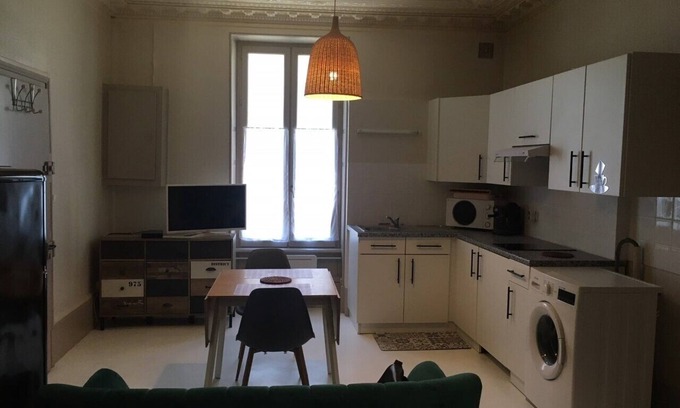 La Charite-sur-Loire Apartment | Studio Spacieux en Centre Ville