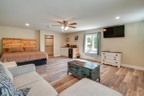 Treloar Apartment | Studio Stay with Deck in Missouri Wine Country