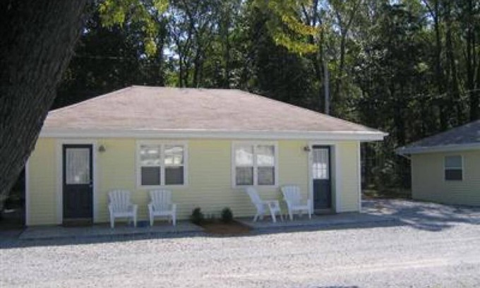 Monticello Apartment | Studio unit with kitchenette