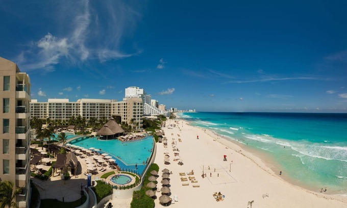 La Isla Apartment | Studio - Westin Lagunamar Resort - Full Resort Access. On the beach.