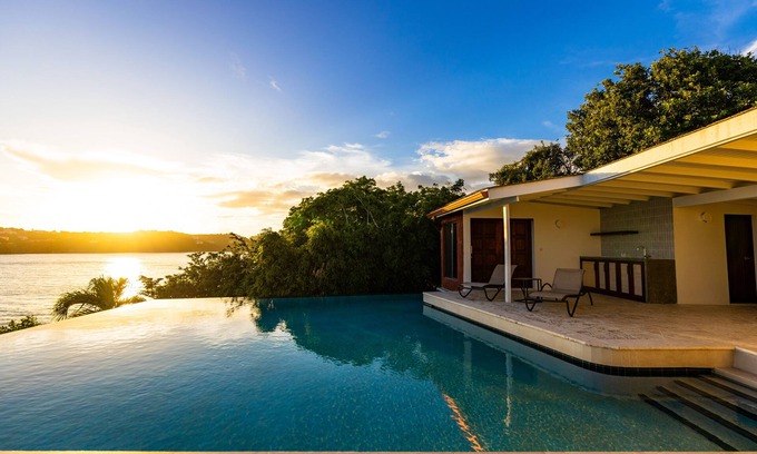 Arawak Hill Villa | Stunning Clifftop Villa with Infinity Pool