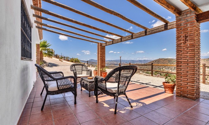 Canillas de Aceituno Cottage | Stunnig Family friendly Private Villa with Amazing views & Large Pool