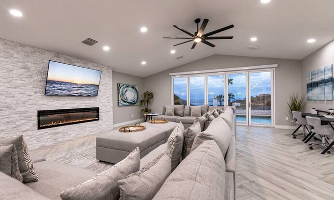 Boulder City House | Stunnig Lake View, Heated Pool, Single Story!
