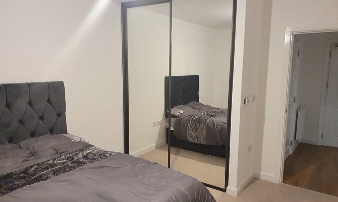 Newham Apartment | Stunning 1 bed apartment with a front yard terrace!