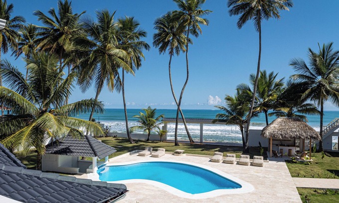 Las Canas Villa | Stunning 11BR Beachfront Villa with Private Pickleball Court