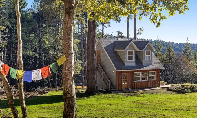 Little River House | Stunning 1BR w/ridgetop views, trails & game lounge on 10 acre property