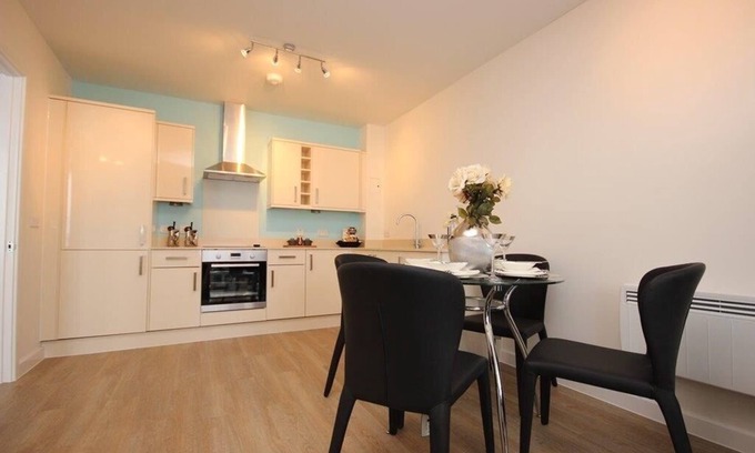 Hatfield Apartment | Stunning 2 bedroom in Hatfield Town Centre - near all facilities, free parking