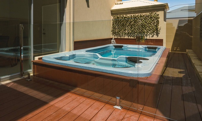 Mindarie House | Stunning 2 storey property meters to Mindarie Marina