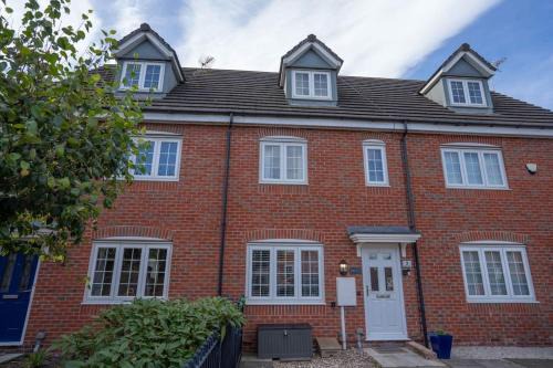 Skegby House | Stunning 3 bed House - Nr Kings Mill Hospital - 2 Parking Spaces, Wifi & Garden