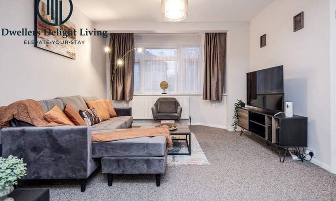 Hainault House | Stunning ☆ 3 Bedroom ☆ 2 Bath house Hainault/Greater London☆