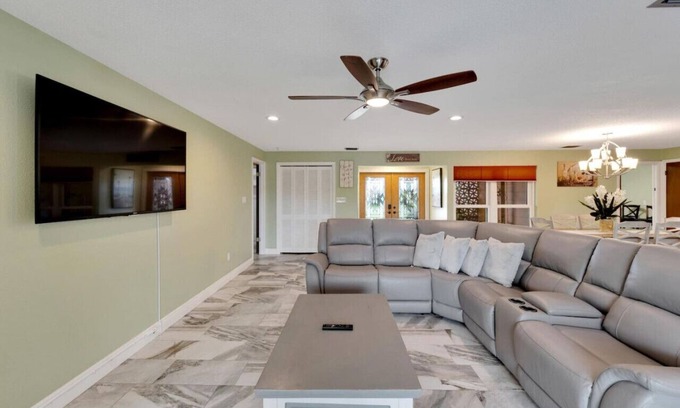 Clearwater Villa | Stunning 3BR Home offers water view Minutes to the Beach