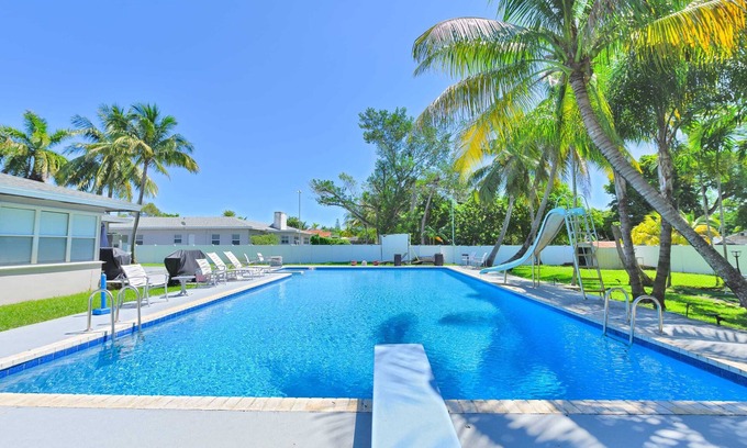 Highland Garden House | Stunning 4/3 House in Hollywood Beach w/pool