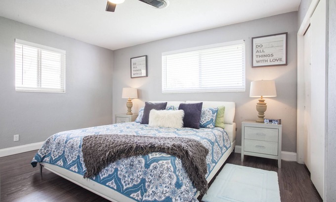 Hollywood Hills Villa | STUNNING 4/3 W PRIVATE POOL IN HOLLYWOOD , FREE PARKING