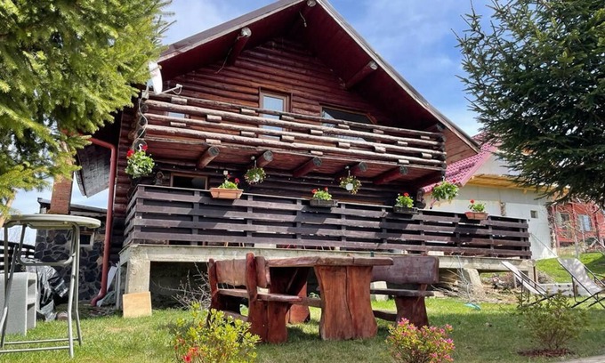 Moieciu Ski Chalet | Stunning 4-Bed Chalet in Bran with Superb Panorama