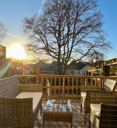 Colchester House | Stunning 4BR, Garden,Parking - Oakview