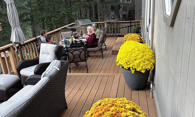 Hamilton Branch House | Stunning and Luxurious Riverfront home for 6 with two king beds