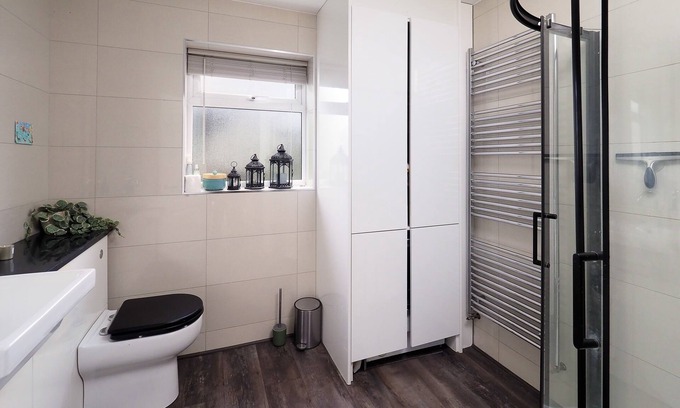 Petham House | Stunning Bungalow & Views Private Parking for 3 Cars & Tesla Power Point