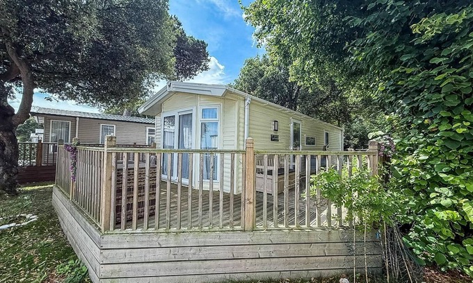 Corton House | Stunning caravan with decking at Azure Seas in Suffolk ref 32055AZ