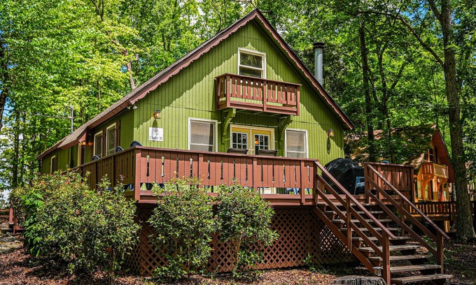Pine Mountain House | Stunning chalet steps away from amenities and our venue!