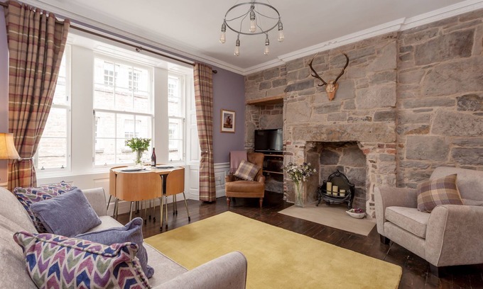 New Town Apartment | Stunning City Centre Apartment.