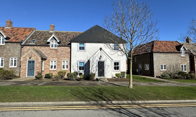 Filey Cottage | Stunning Coastal Cottage - Sleeping 8 in 4 Bedrooms - Pool and Beach Access Included.