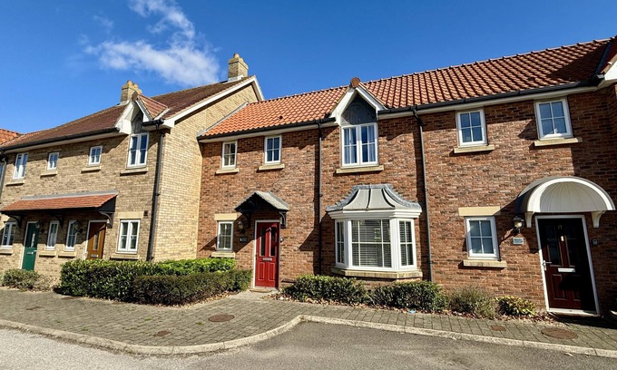 Filey Cottage | Stunning Coastal Cottage - Sleeping 4 in 2 Bedrooms - Pool and Beach Access Included.
