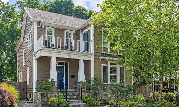 Eastport House | Stunning Craftsman Steps to Downtown Annapolis & Spa Creek with Game Room, Parking and Backyard