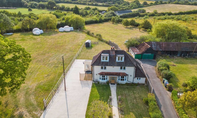 Whitstable House | Stunning Detached Spacious House with Hot Tub