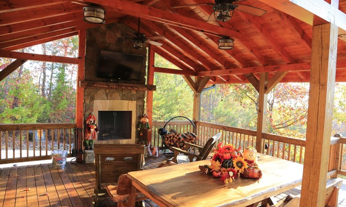 Mineral Bluff Cabin | Stunning expansive mountain views - 3 King Bedrooms, 3 Baths, privacy