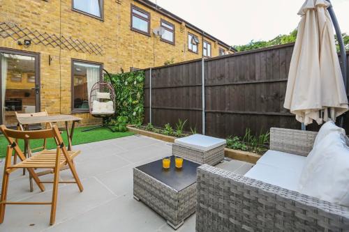 Whitechapel Apartment | STUNNING Garden House Prime Location W Private Parking
