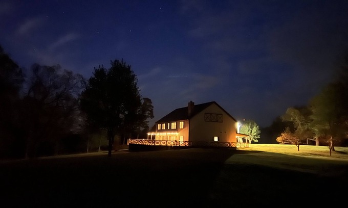 Benton Other | Stunning Kentucky Lake farmhouse. Perfect for entertaining or relaxation. 19244